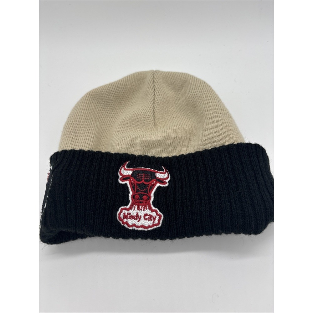 Mitchell And Ness Chicago Bulls‎ Three In A Row Winter Hat. EUC